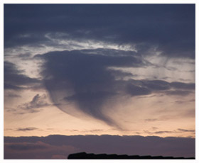 Uitregende wolken(Vigra), neerslag bereikt de grond niet